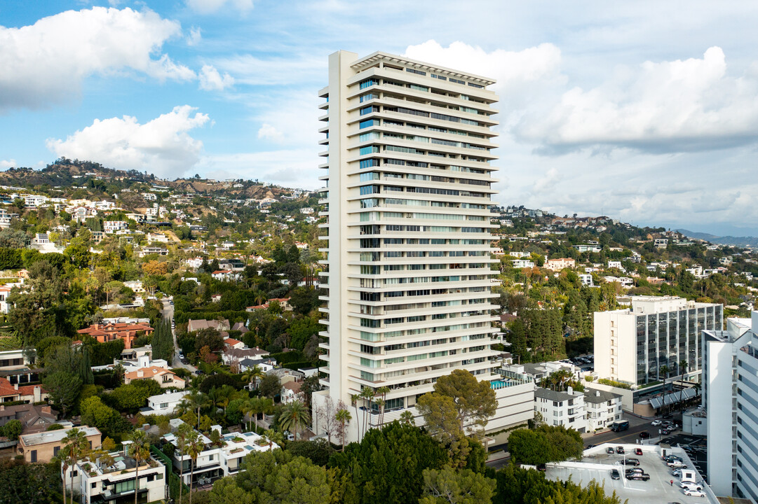 Sierra Towers in West Hollywood, CA - Building Photo