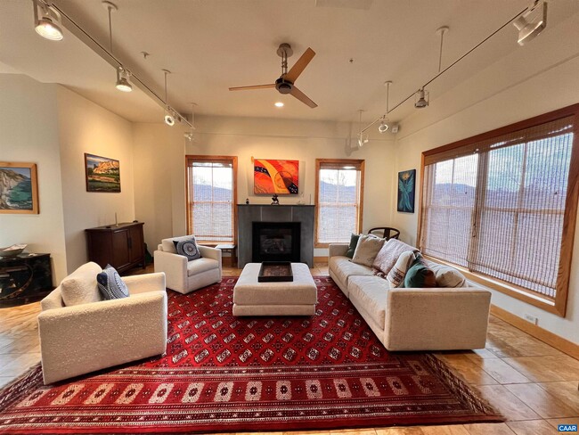 200 Douglas Ave, Unit 3B in Charlottesville, VA - Building Photo - Building Photo