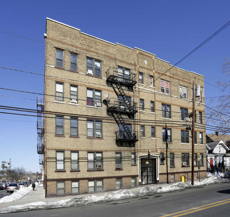 376 Paulison Ave in Passaic, NJ - Building Photo