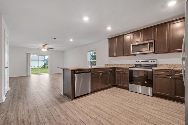 2 Frank Pl in Palm Coast, FL - Building Photo - Building Photo