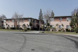 10503-10517 Myrtle St in Downey, CA - Foto de edificio - Building Photo