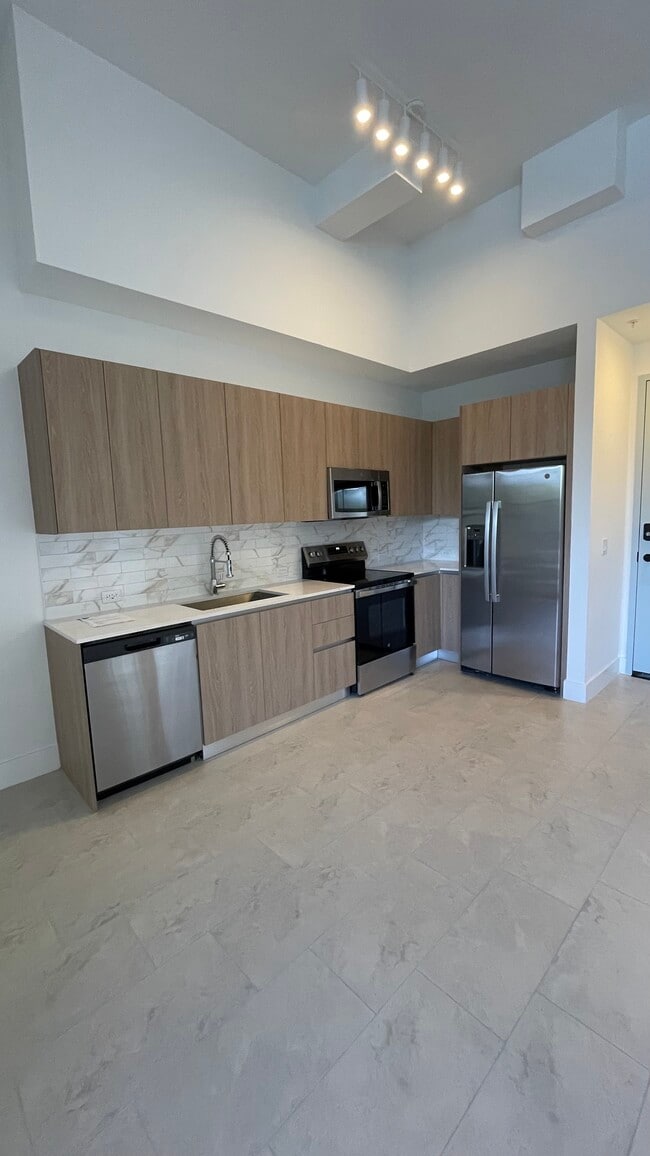 2502 NE 182nd Ter, Unit A1