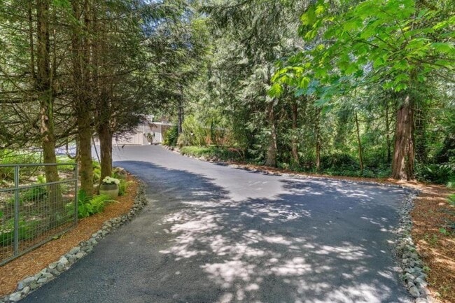 7041 Preston-Fall City Rd SE in Issaquah, WA - Building Photo - Building Photo