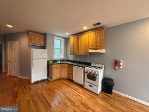 1543 W Thompson St in Philadelphia, PA - Building Photo - Building Photo