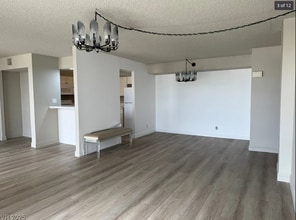 3930 University Center Dr, Unit 302 in Las Vegas, NV - Building Photo - Building Photo