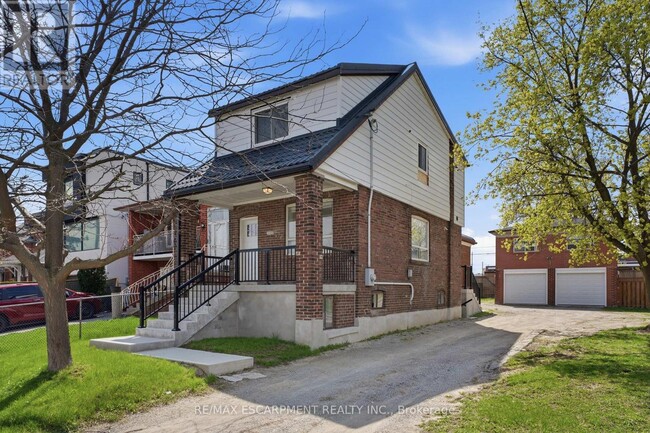 1049 Glencairn Ave