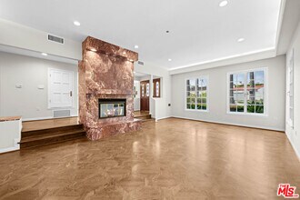224 S Palm Dr in Beverly Hills, CA - Building Photo - Building Photo