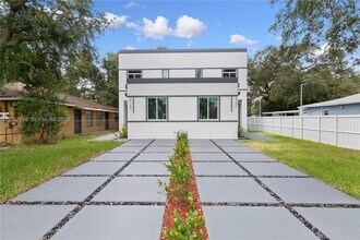 2738 NW 48th St in Miami, FL - Building Photo - Building Photo