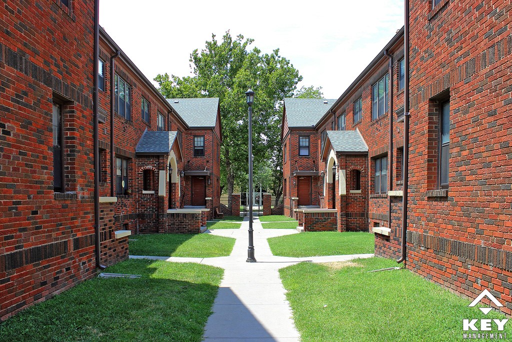 Old English Court in Wichita, KS - Building Photo