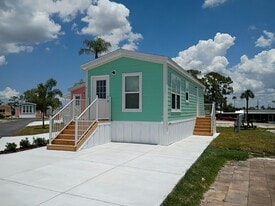 28 Lily Dr in Lake Placid, FL - Building Photo