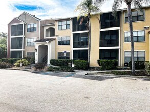 11901 4th St N, Unit 8102 in St. Petersburg, FL - Foto de edificio - Building Photo