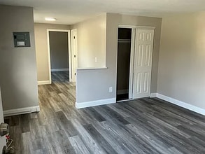 10905 Mt Carmel Rd in Cleveland, OH - Building Photo - Building Photo