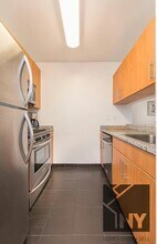 2 Maiden Ln in New York, NY - Building Photo - Building Photo