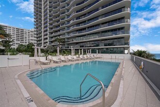 900 N Ocean Blvd in Pompano Beach, FL - Foto de edificio - Building Photo