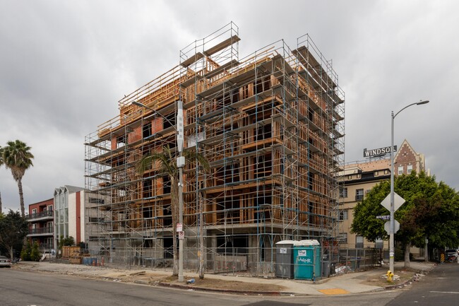 707 S Berendo St in Los Angeles, CA - Foto de edificio - Building Photo