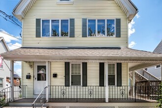 18 Chestnut St, Unit #1 in Everett, MA - Building Photo - Building Photo