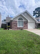 1721 Colonial Ct in Fort Walton Beach, FL - Building Photo