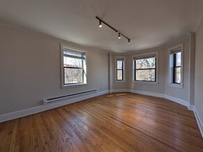 2315 N Rockwell St, Unit 2327-3A in Chicago, IL - Foto de edificio - Building Photo