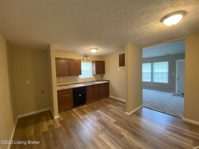 6614 Burlwood Dr in Louisville, KY - Building Photo - Building Photo