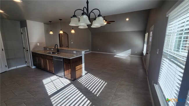 property at 905 Roadrunner Spur