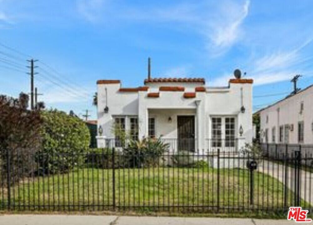 1034 N Kenmore Ave in Los Angeles, CA - Building Photo