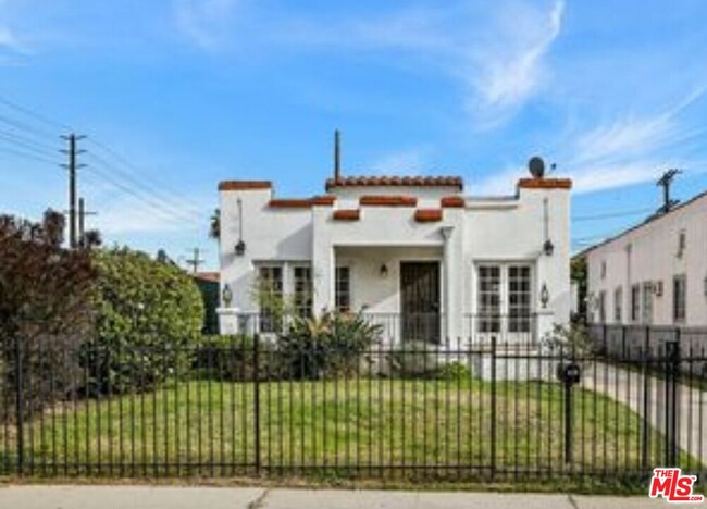 property at 1034 N Kenmore Ave