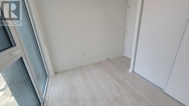 10 Graphophone Grv in Toronto, ON - Building Photo - Building Photo