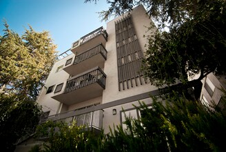 2525 Benvenue Ave in Berkeley, CA - Foto de edificio - Building Photo