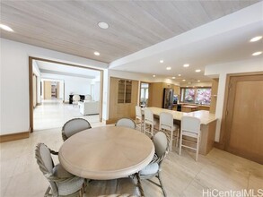 1077 Waiholo St in Honolulu, HI - Foto de edificio - Building Photo