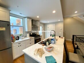 201 Boylston St, Unit 1 in Brookline, MA - Building Photo - Building Photo