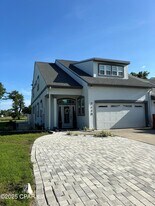 2115 Country Club Dr in Lynn Haven, FL - Building Photo