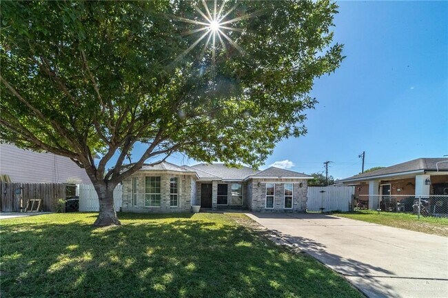 407 Delia Ave in Alamo, TX - Building Photo - Building Photo