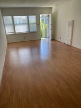 2566 N Buena Vista St, Unit 2566 in Burbank, CA - Building Photo - Building Photo