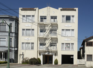 743 Santa Clara Ave in Alameda, CA - Foto de edificio - Building Photo