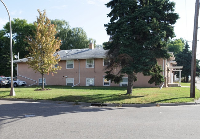 2112-2116 W 66th St in Richfield, MN - Foto de edificio - Building Photo