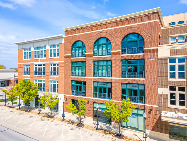 Hobbs Taylor Lofts in Lawrence, KS - Foto de edificio - Building Photo