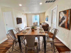 6803 Indian Lake Dr, Unit M-109 in San Antonio, TX - Foto de edificio - Building Photo