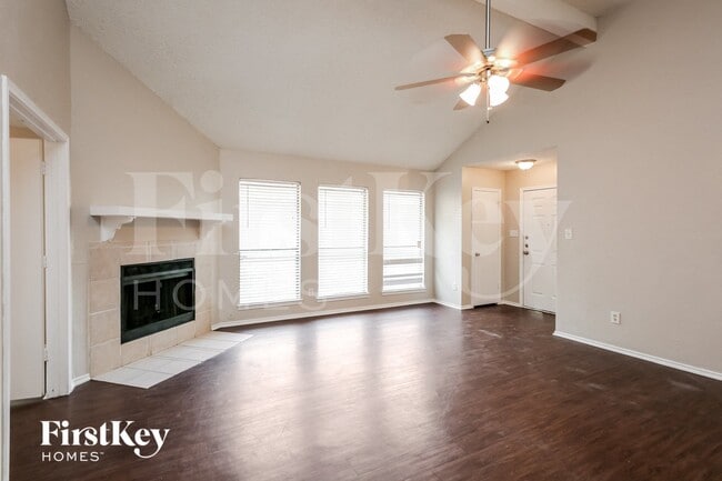 2525 Butterfield Dr in Fort Worth, TX - Building Photo - Building Photo