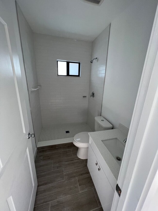 544 NW 35th St in Miami, FL - Building Photo - Building Photo