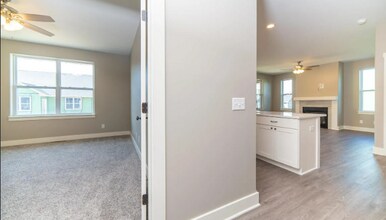 7235 Genesis Way in Bettendorf, IA - Foto de edificio - Building Photo