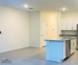 114 Reena Dr in Daytona Beach, FL - Foto de edificio - Building Photo