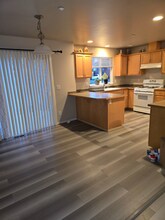 12810 15th Pl W in Everett, WA - Foto de edificio - Building Photo