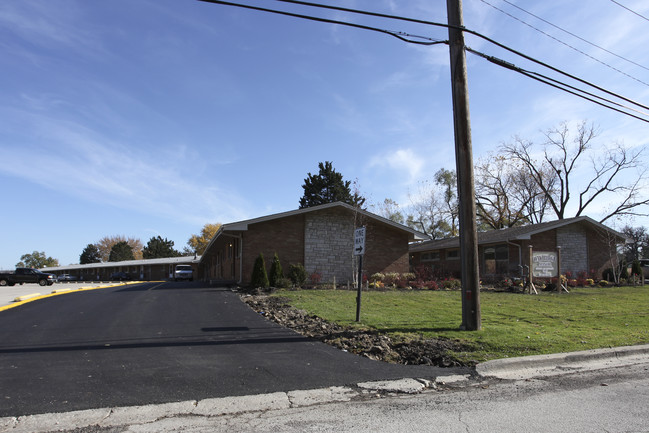 325 Oak Ridge Ave in Hillside, IL - Foto de edificio - Building Photo