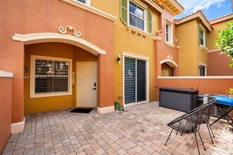 724 SW 106th Ave in Pembroke Pines, FL - Building Photo - Building Photo