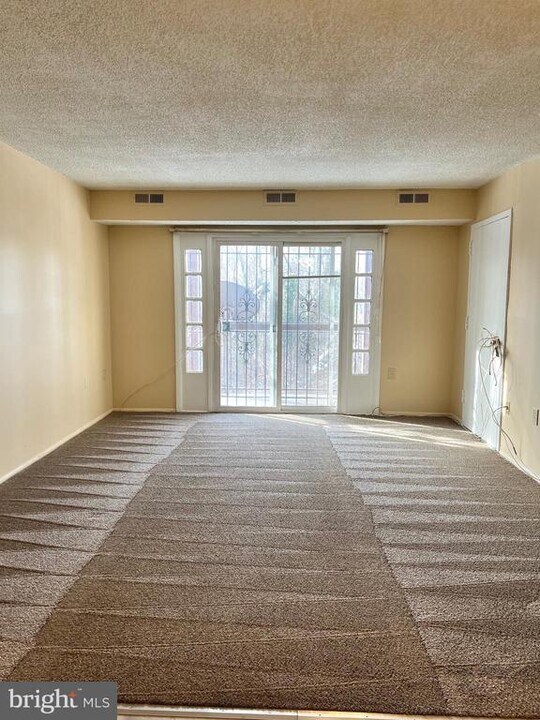 3811 Swann Rd, Unit 103 in Camp Springs, MD - Building Photo