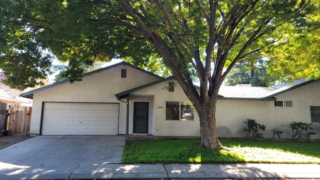 428 Sunnyside Ave in Modesto, CA - Building Photo