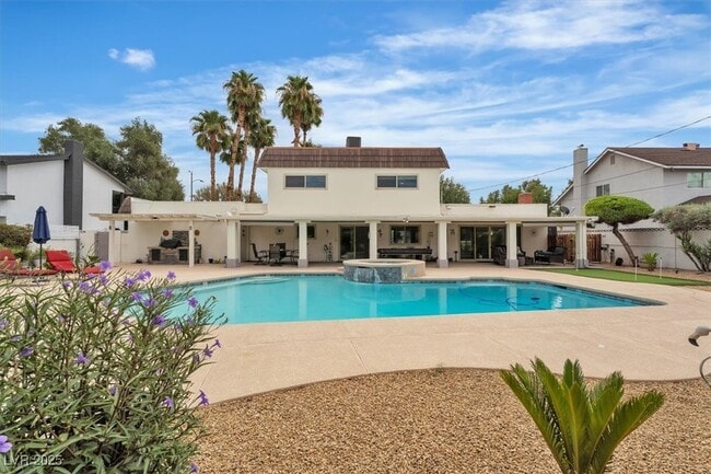 2100 Westlund Dr in Las Vegas, NV - Building Photo - Building Photo