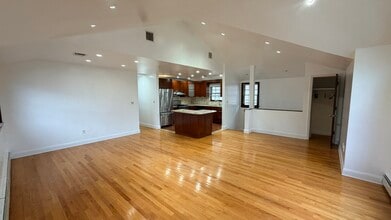 15716 16th Ave in Whitestone, NY - Building Photo - Building Photo