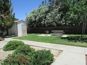 Downtown Apartments in Lancaster, CA - Foto de edificio - Building Photo