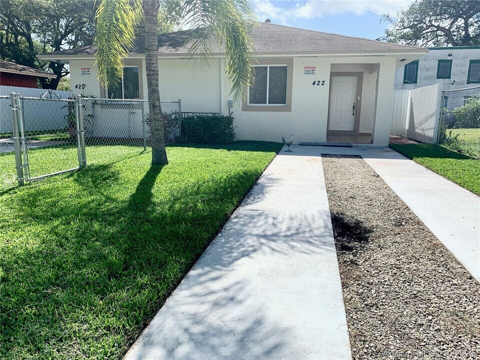 420 NW 51st St-Unit -422 in Miami, FL - Building Photo